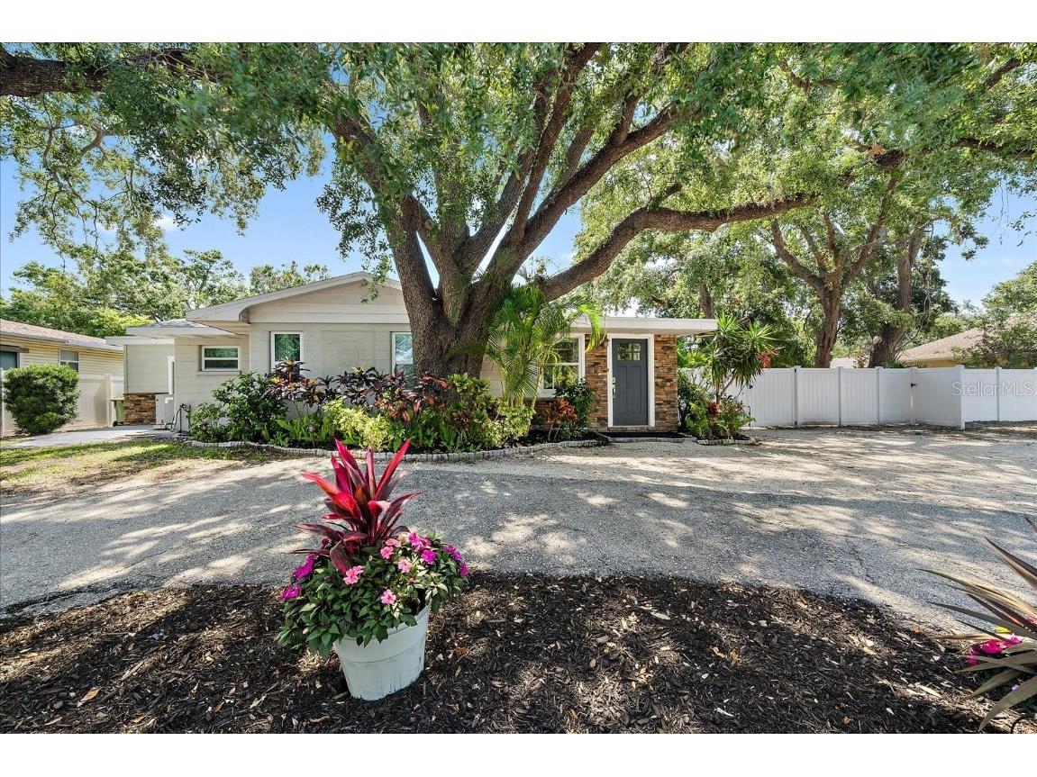 1019 S Tuttle Avenue Sarasota FL 34237 A4653309 image1