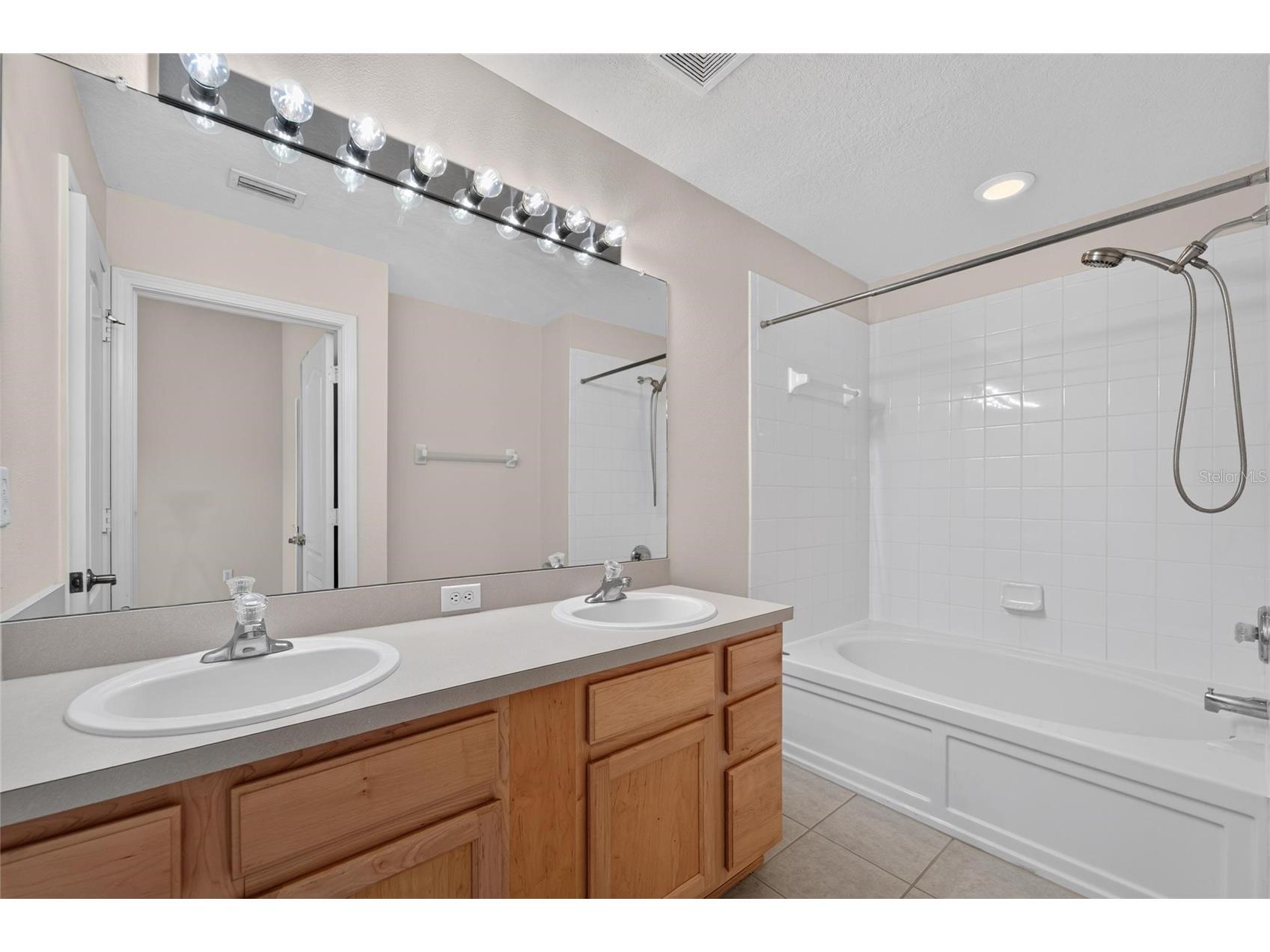 1019 Vista Cay Court Brandon FL 33511 TB8524009 image63