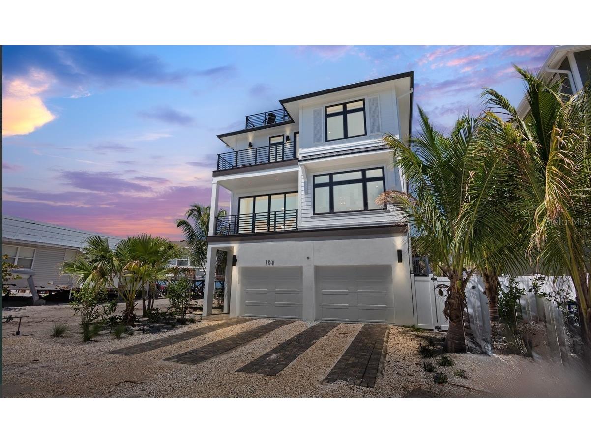 102 9th Street S Bradenton Beach FL 34217 A4663359 image1