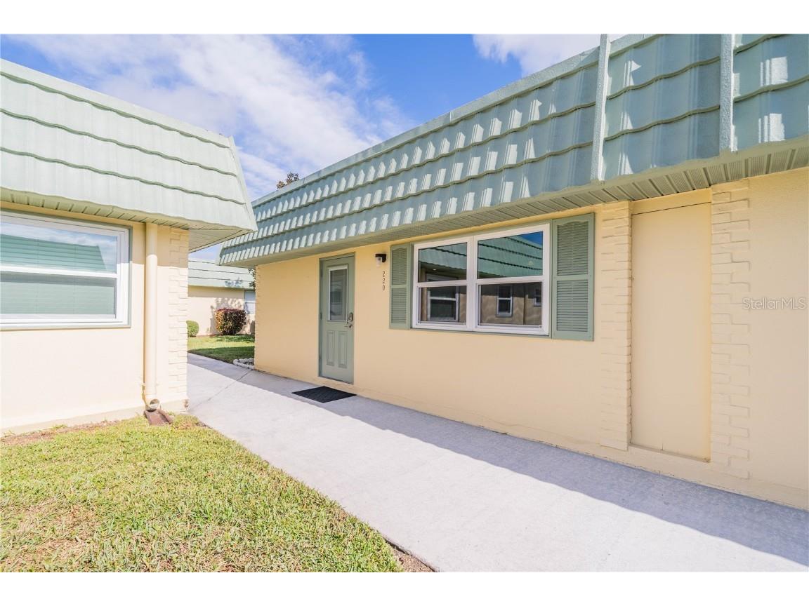 102 Cambridge Trail #220 Sun City Center FL 33573 T3490742 image1