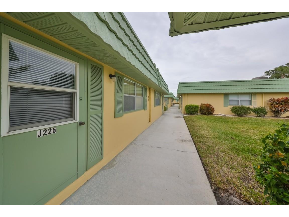 102 Cambridge Trail #225 Sun City Center FL 33573 TB8339796 image1