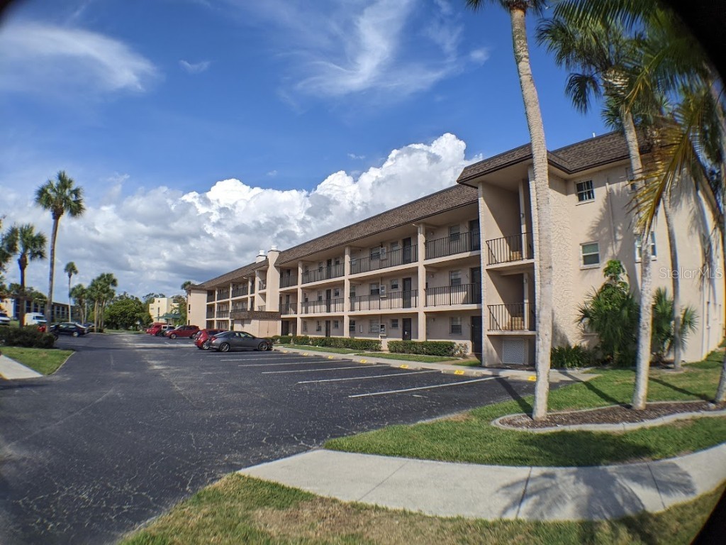 102 Capri Isles Boulevard #106 Venice FL 34292 A4582669 image1