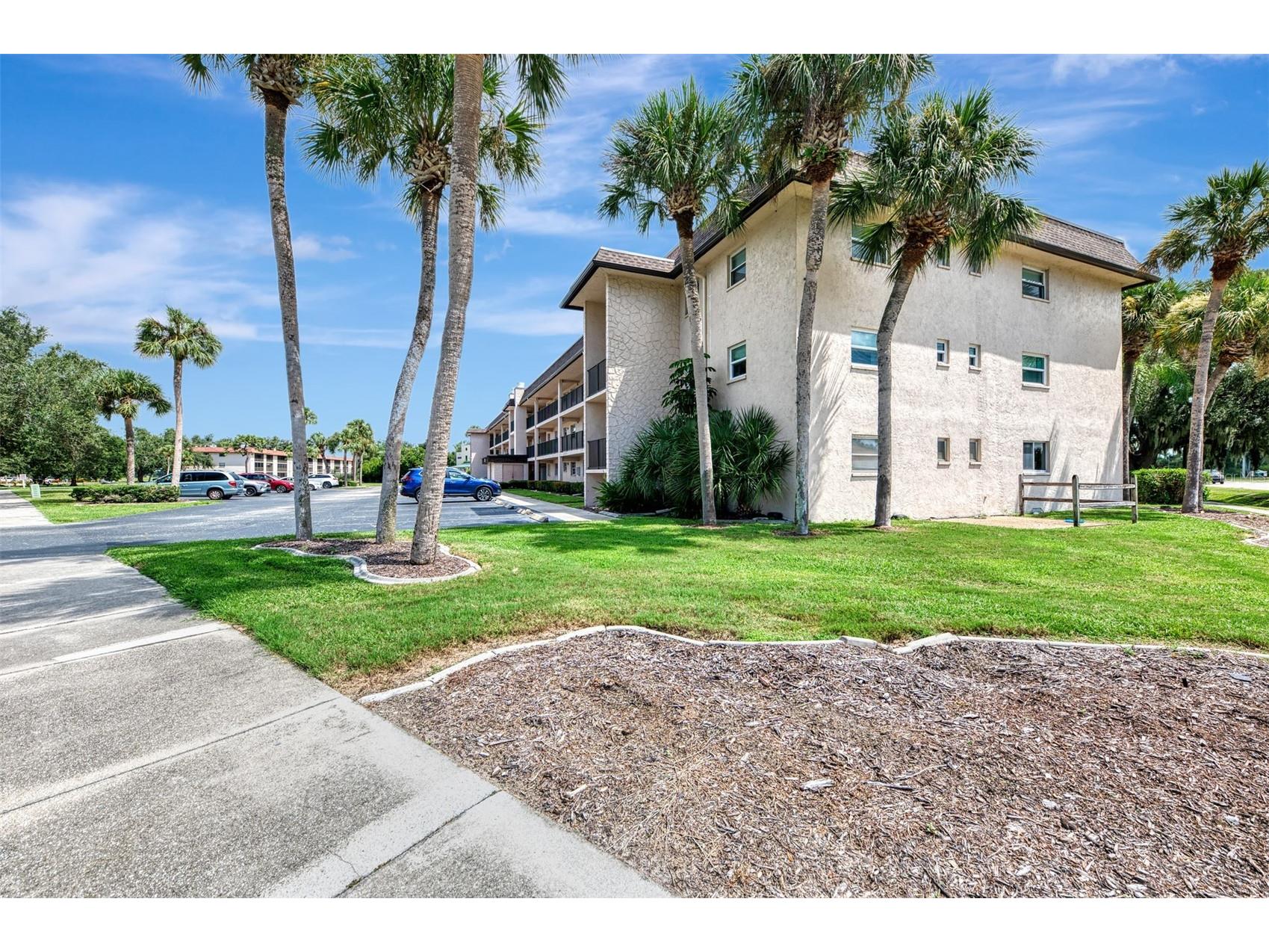 102 Capri Isles Boulevard #206 Venice FL 34292 A4680926 image3