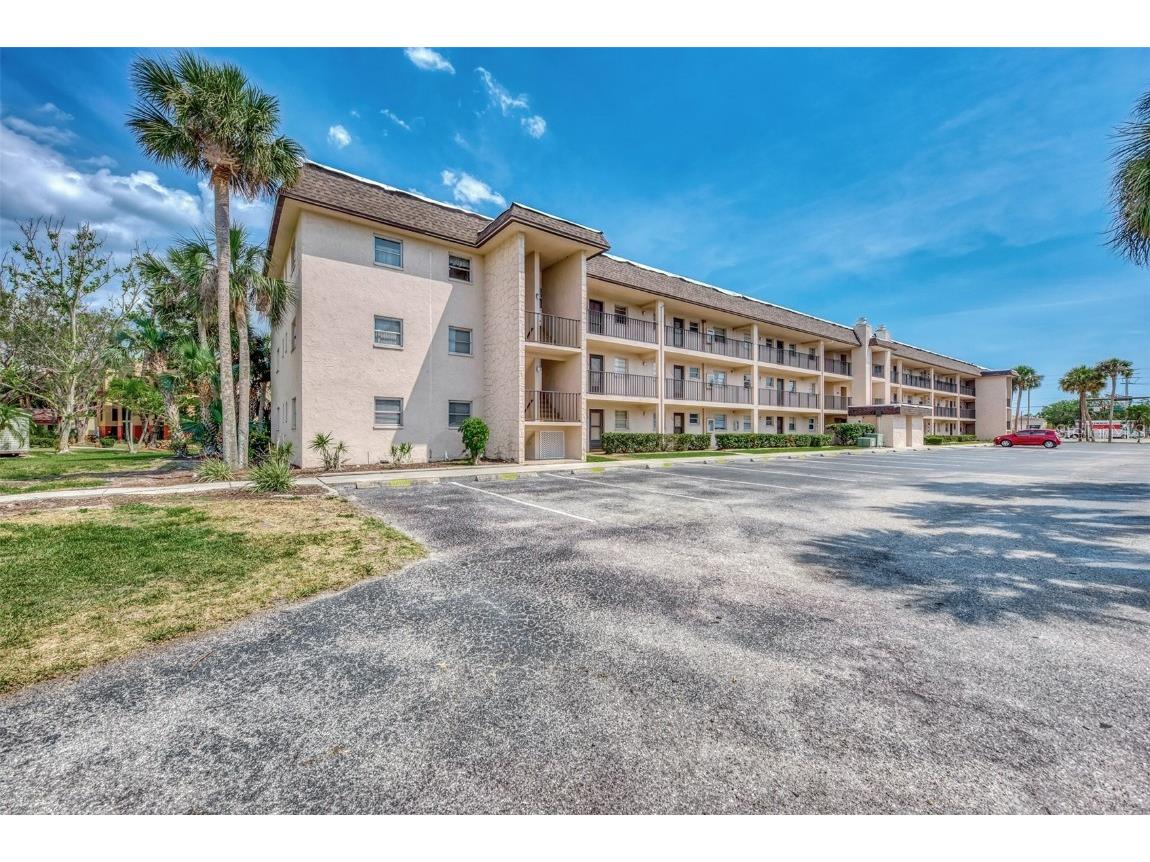 102 Capri Isles Boulevard #207 Venice FL 34292 N6126830 image1