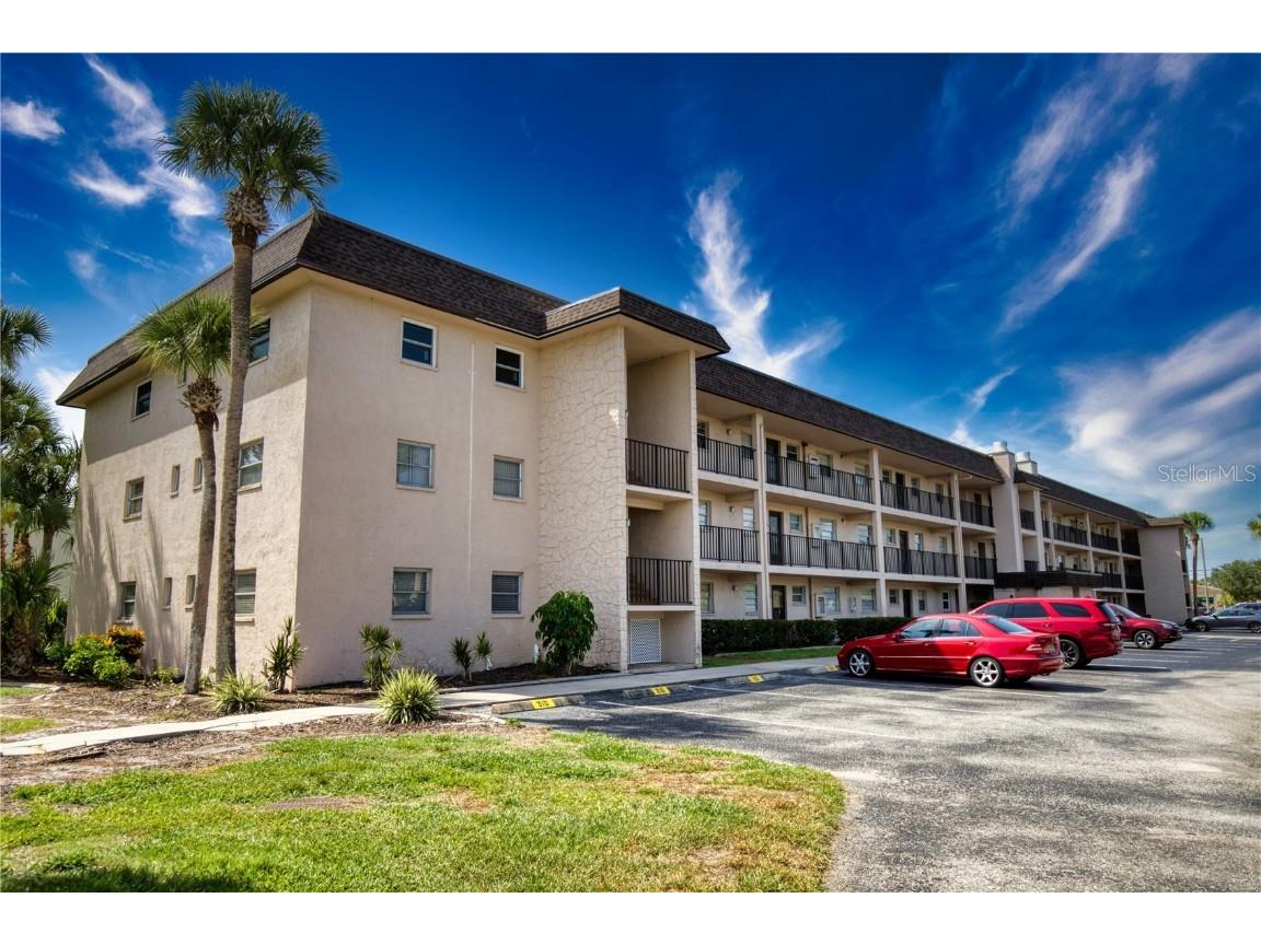 102 Capri Isles Boulevard #207 Venice FL 34292 N6140435 image1