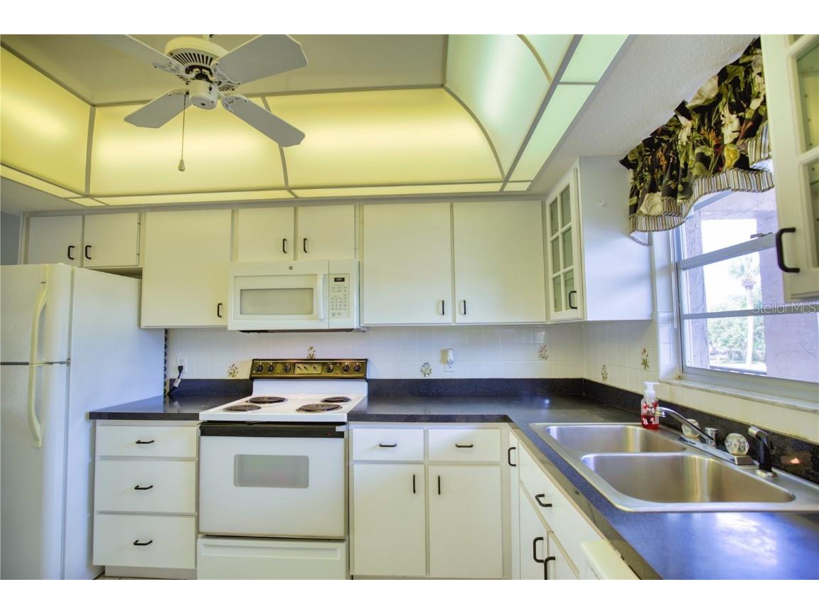 102 Capri Isles Boulevard #207 Venice FL 34292 N6140435 image8