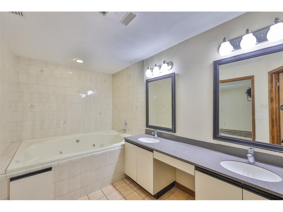 102 Cash Drive Seffner FL 33584 TB8411956 image23