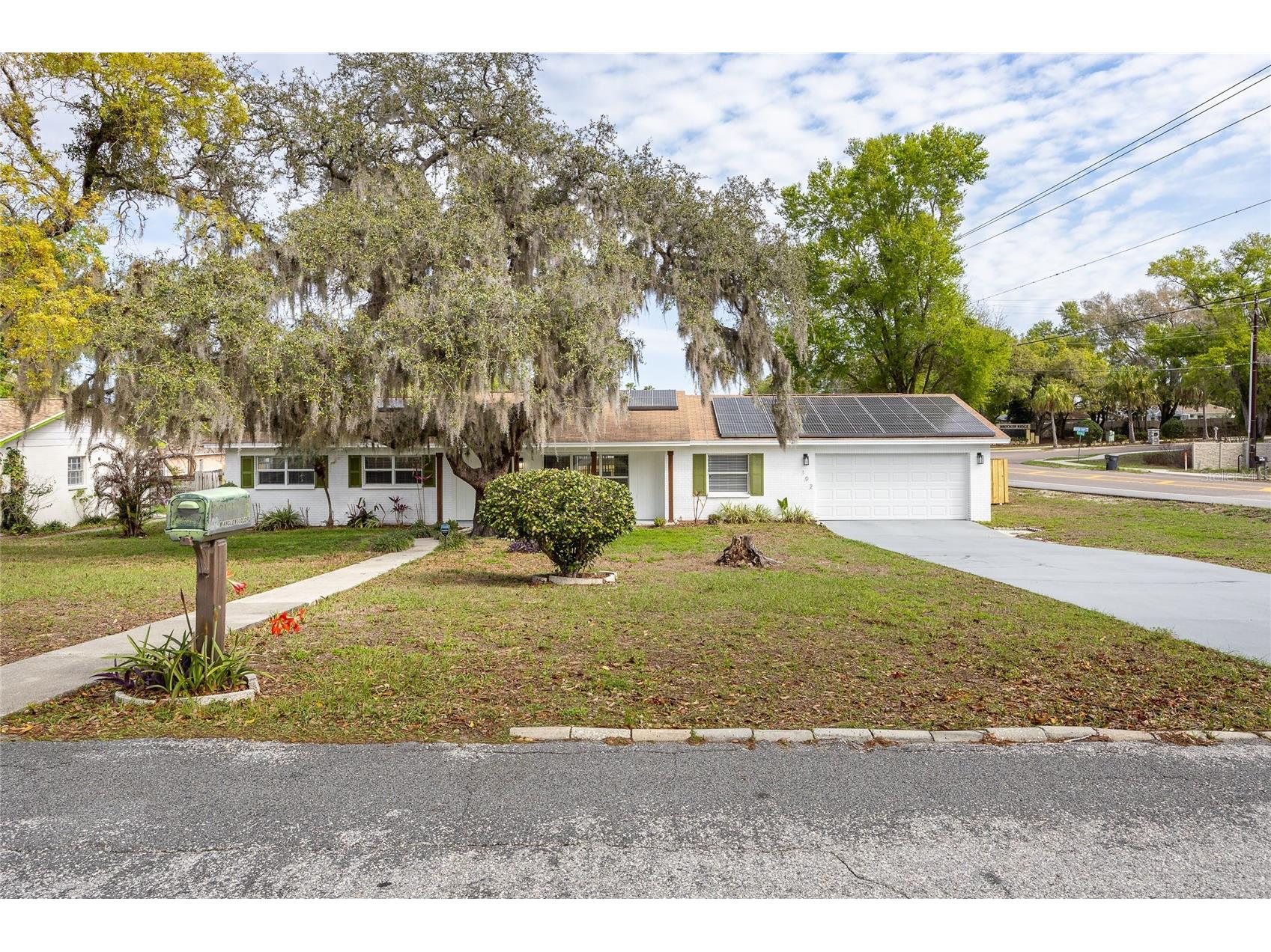 102 W Anglewood Drive Brandon FL 33511 TB8488518 image1