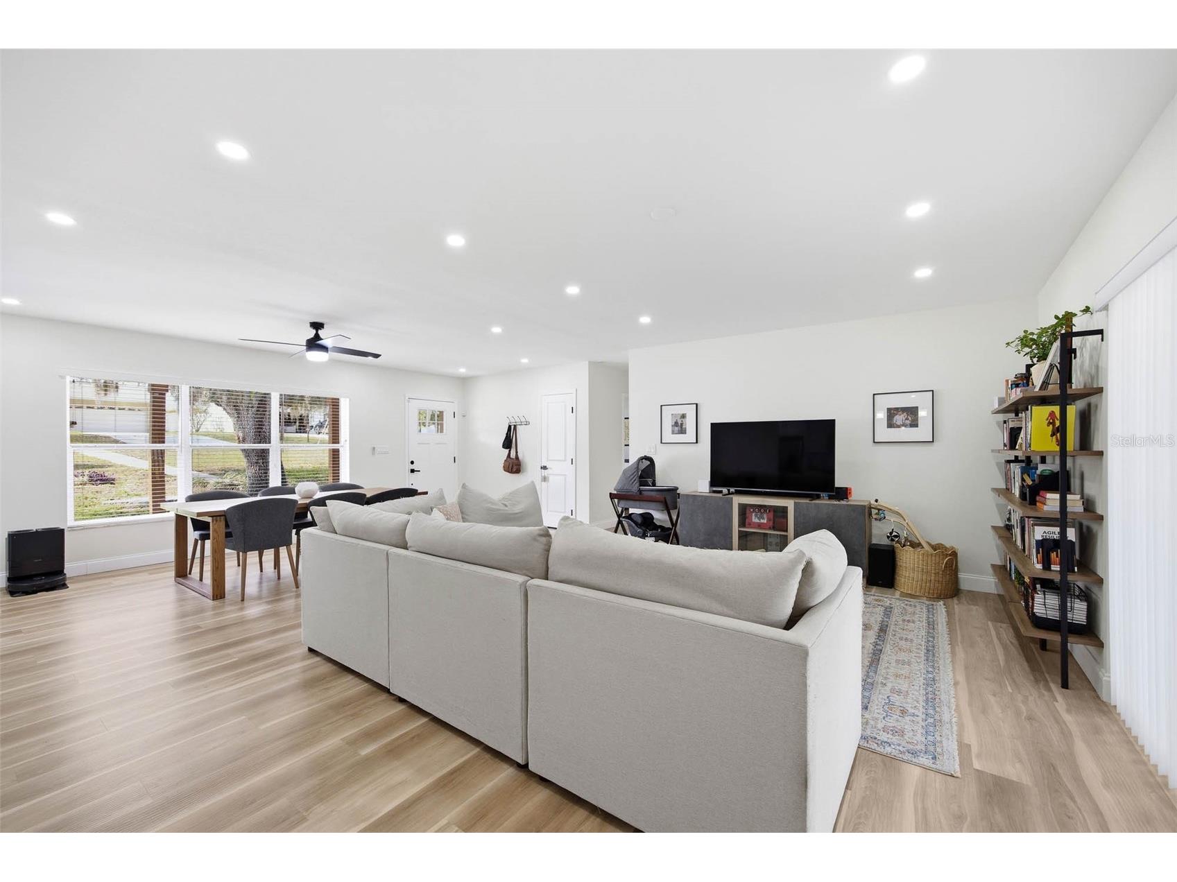 102 W Anglewood Drive Brandon FL 33511 TB8488518 image10