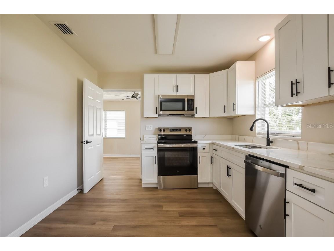 102 W Saint Louis Avenue Eustis FL 32726 TB8432598 image5