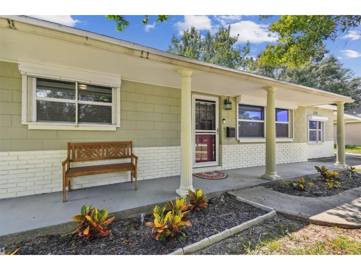 1020 Country Club Way S Saint Petersburg FL 33705 TB8304250 image1