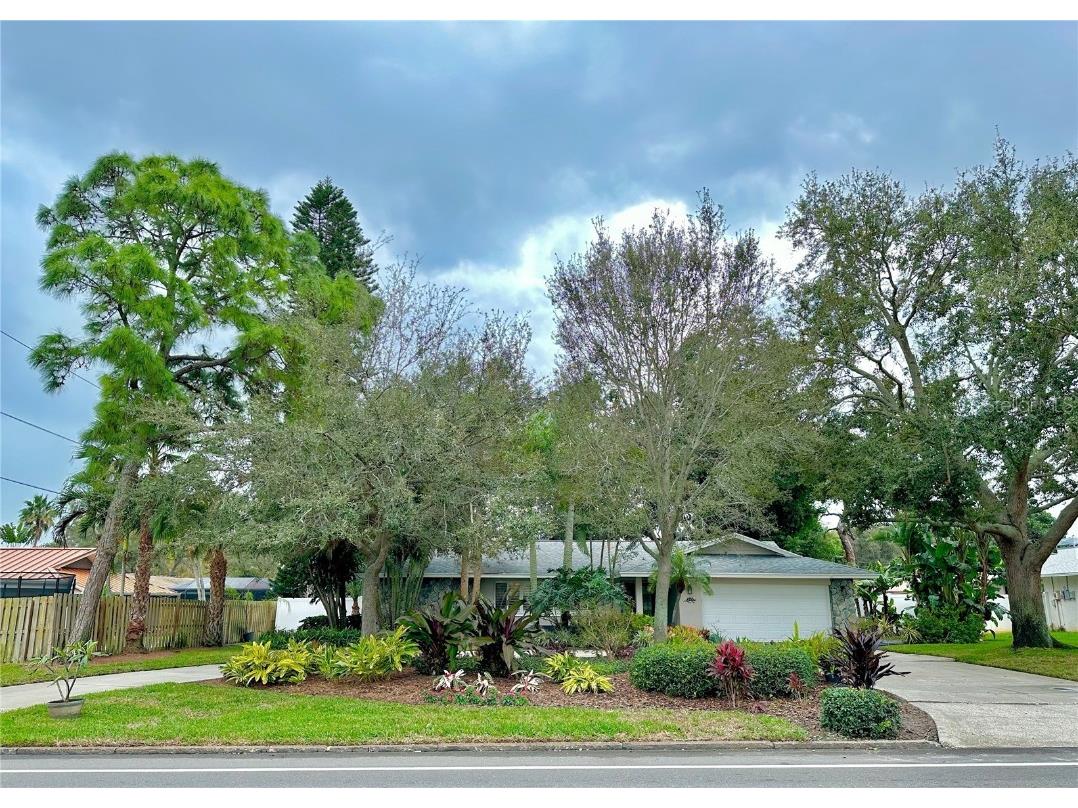 1020 Pinellas Point Drive S Saint Petersburg FL 33705 W7861092 image1