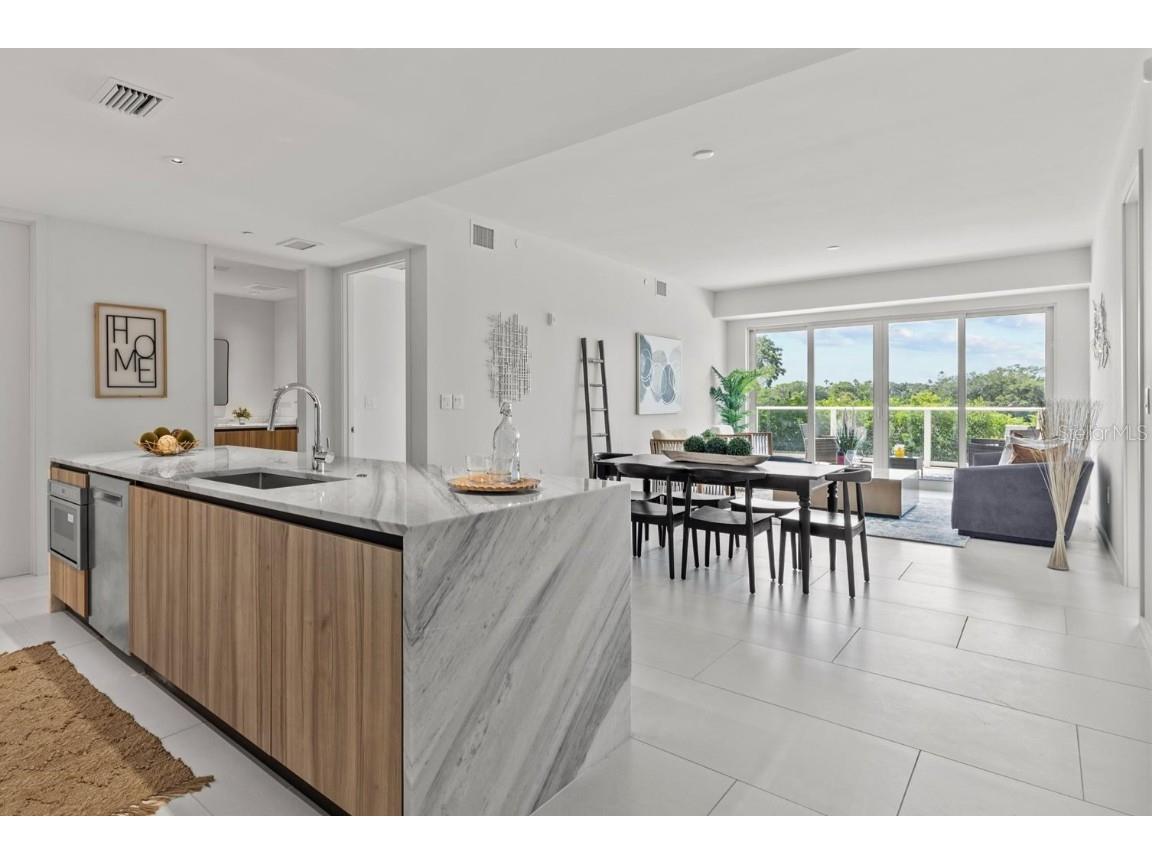 1020 Sunset Point Road #112 Clearwater FL 33755 TB8408479 image1