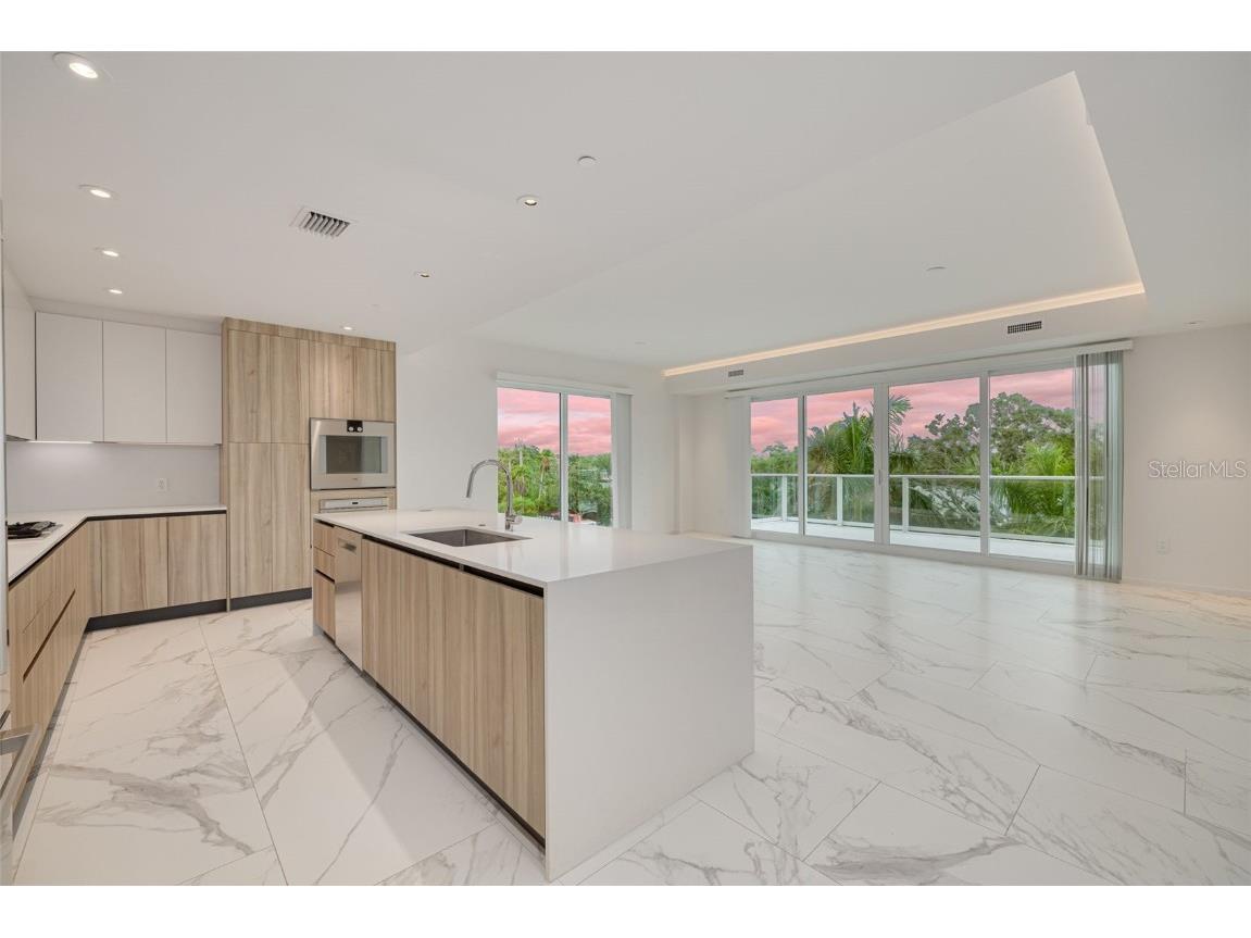 1020 Sunset Point Road #213 Clearwater FL 33755 TB8406728 image3