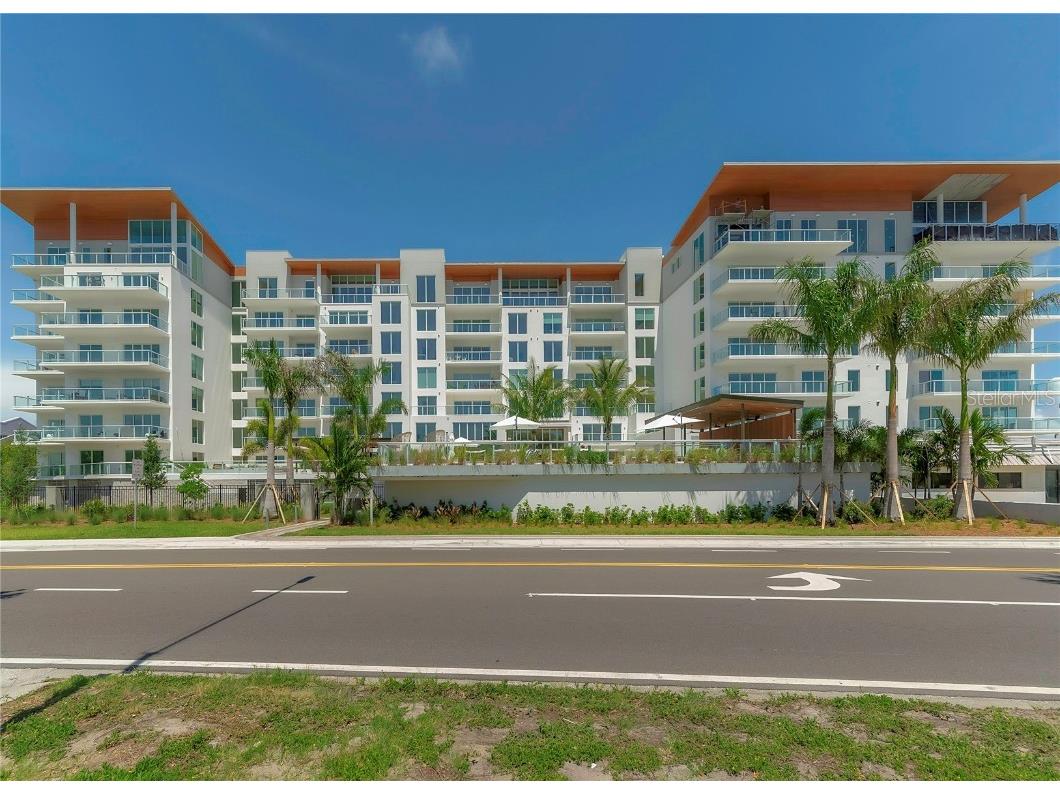 1020 Sunset Point Road #302 Clearwater FL 33755 TB8419333 image1