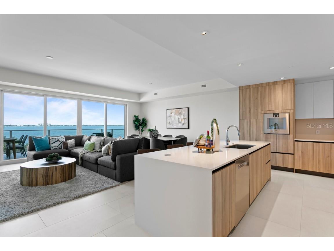 1020 Sunset Point Road #405 Clearwater FL 33755 U8228419 image1