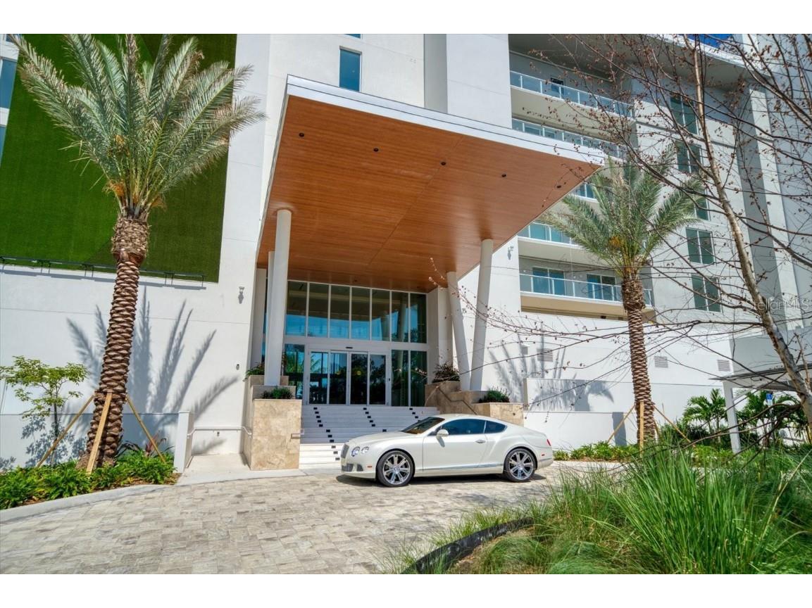 1020 Sunset Point Road #504 Clearwater FL 33755 U8205875 image1