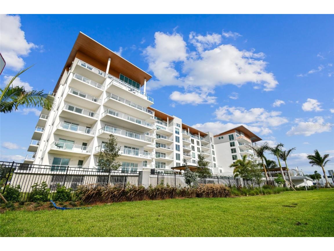 1020 Sunset Point Road #511 Clearwater FL 33755 U8210522 image1