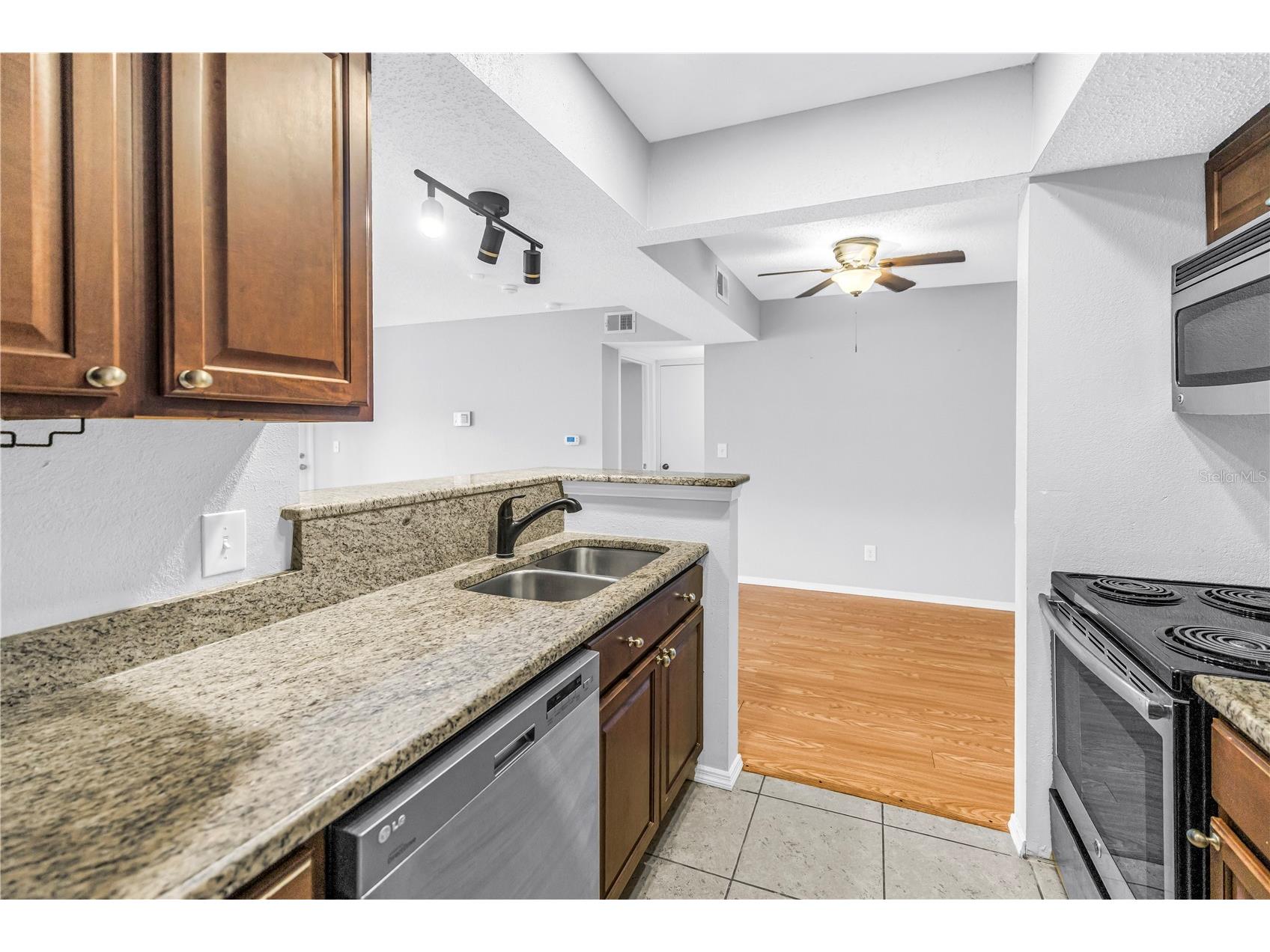 10200 Gandy Boulevard N #807 Saint Petersburg FL 33702 TB8506659 image14