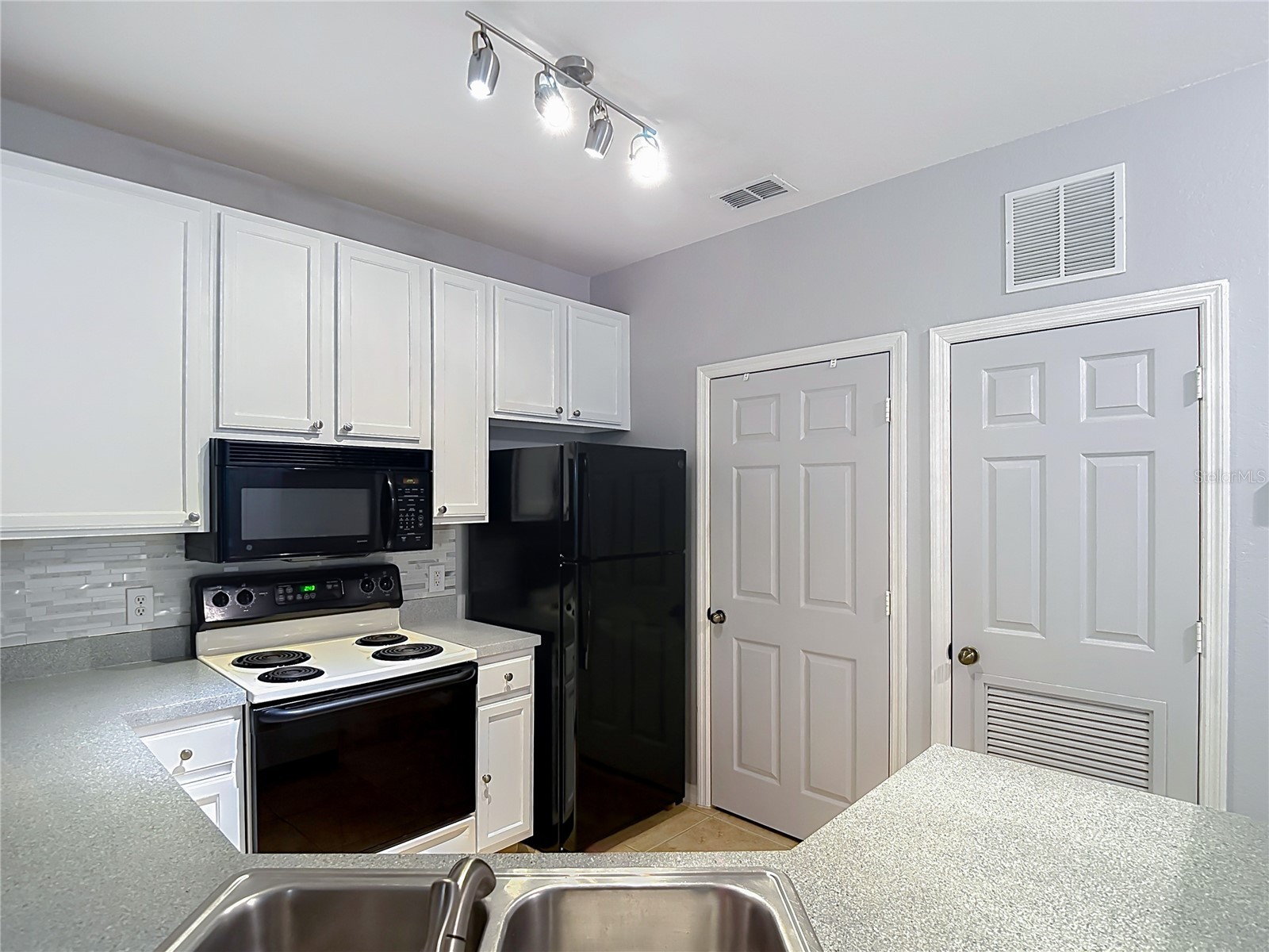 10201 Courtney Palms Boulevard #203 Tampa FL 33619 TB8503765 image11