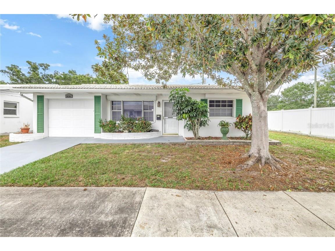 10201 Larchmont Place N #13 Pinellas Park FL 33782 U8216838 image1