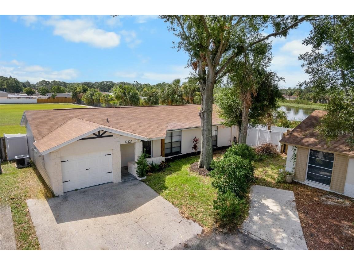 10202 Bellhurst Court Tampa FL 33615 TB8395803 image1