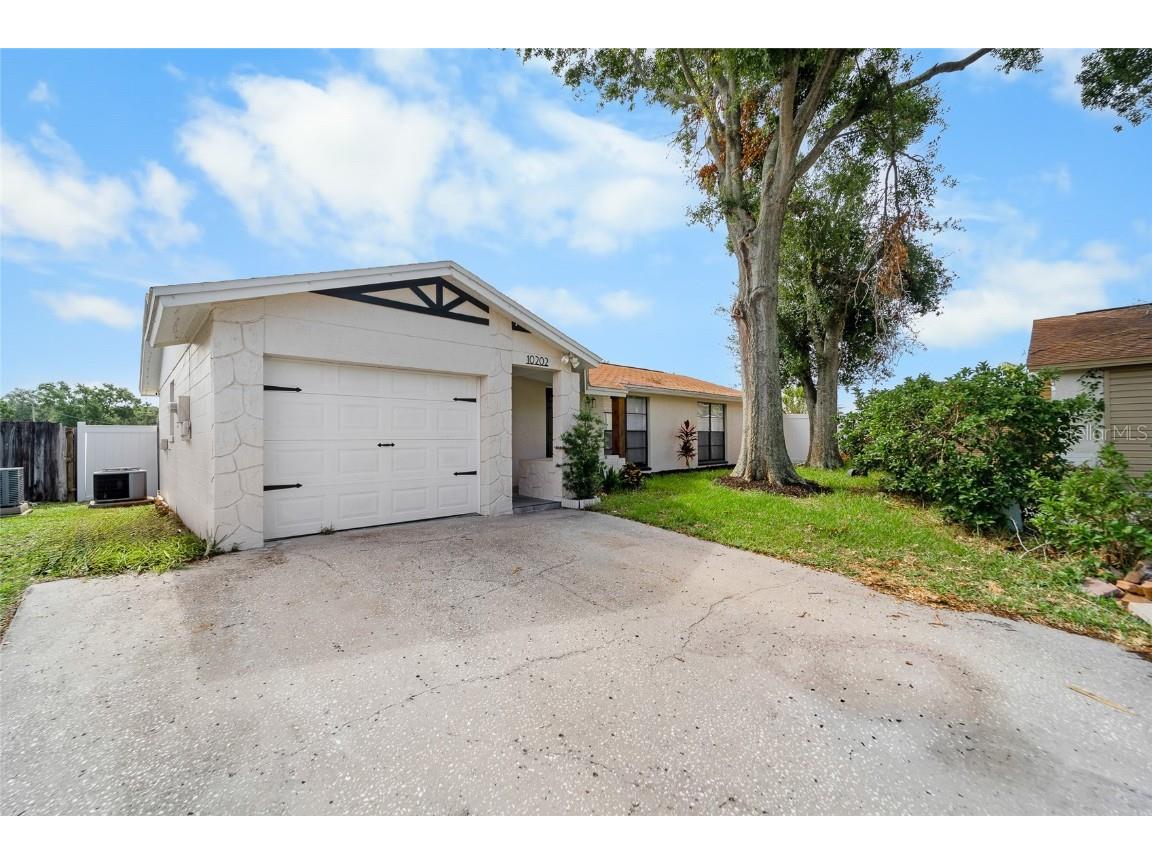 10202 Bellhurst Court Tampa FL 33615 TB8395803 image3