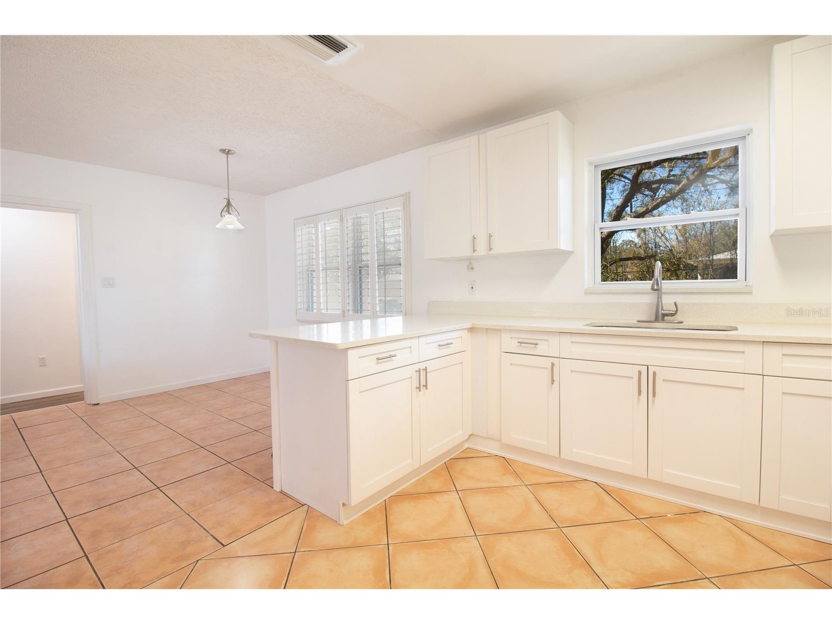 10202 N Boulevard Tampa FL 33612 TB8481206 image10