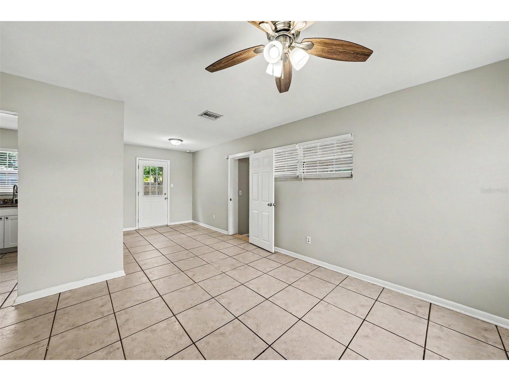 10209 N 28th Street Tampa FL 33612 O6405261 image4