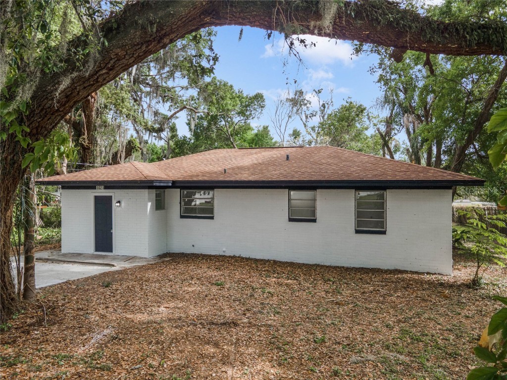 1021 Carlton Court Leesburg FL 34748 - LAKE LUCERNE O6190807 image1