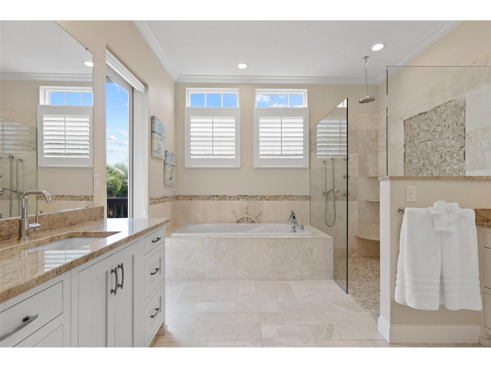 1021 Crescent Street #1 Sarasota FL 34242 A4676253 image25