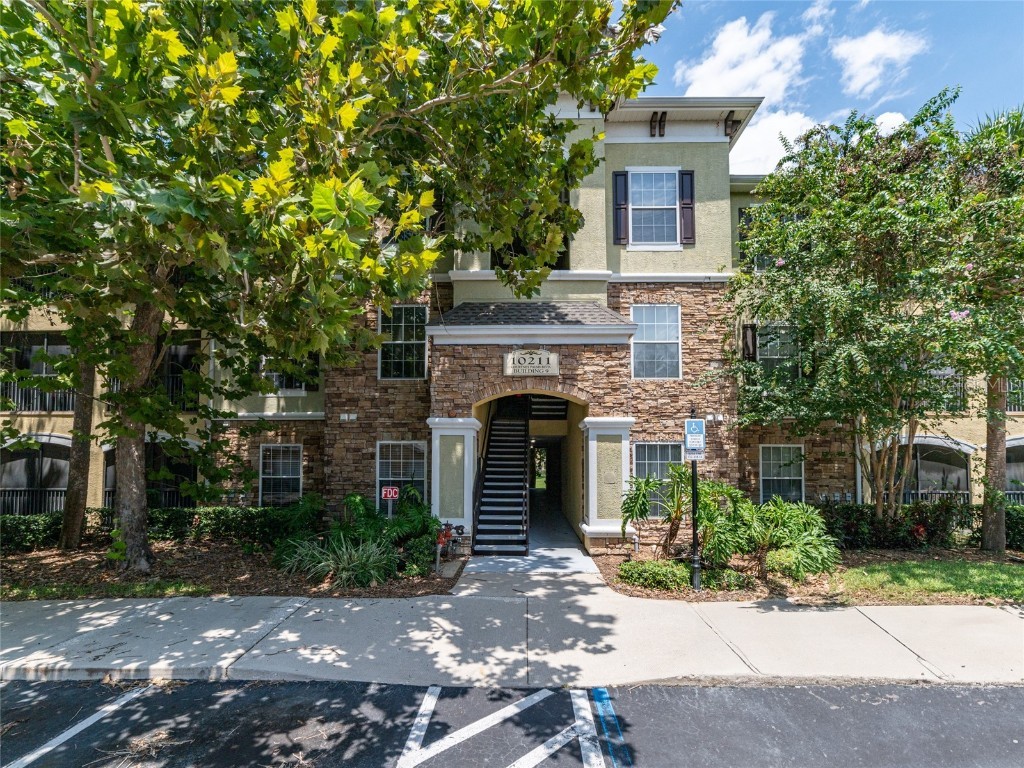 10211 Courtney Palms #103 #103 Tampa FL 33619 T3551623 image1