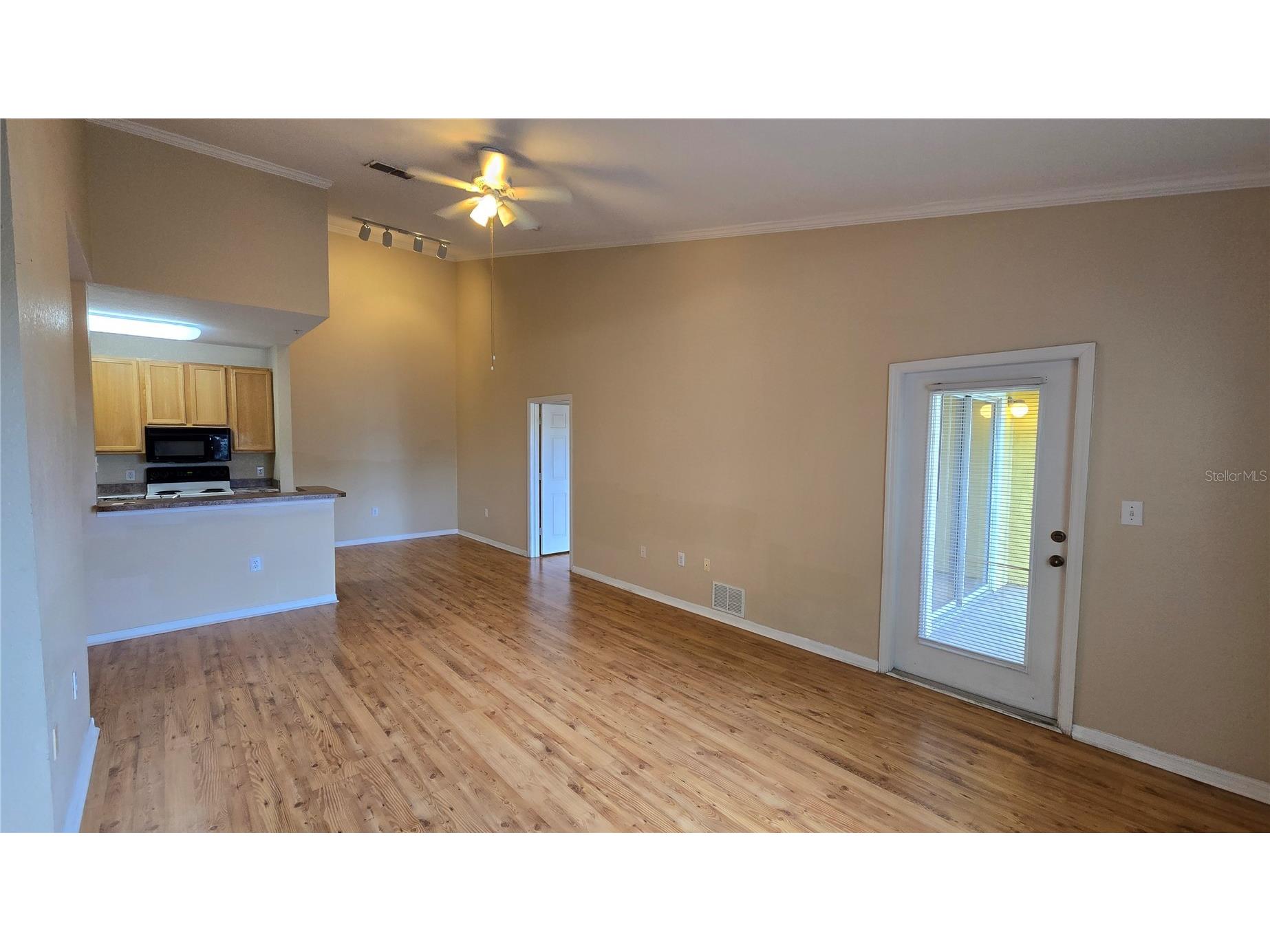 10211 Courtney Palms Boulevard #304 Tampa FL 33619 TB8519176 image4