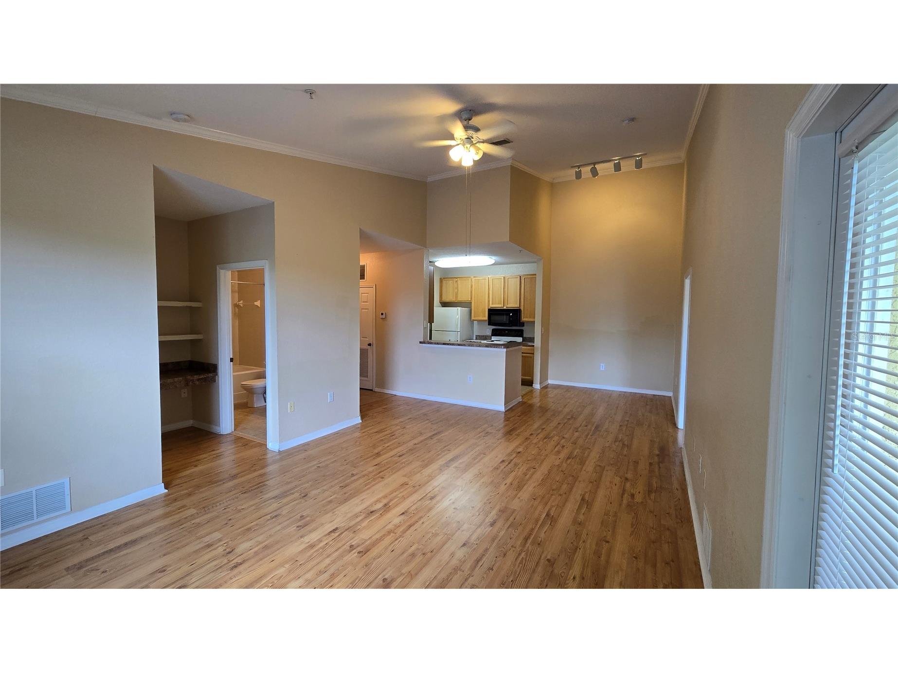 10211 Courtney Palms Boulevard #304 Tampa FL 33619 TB8519176 image5