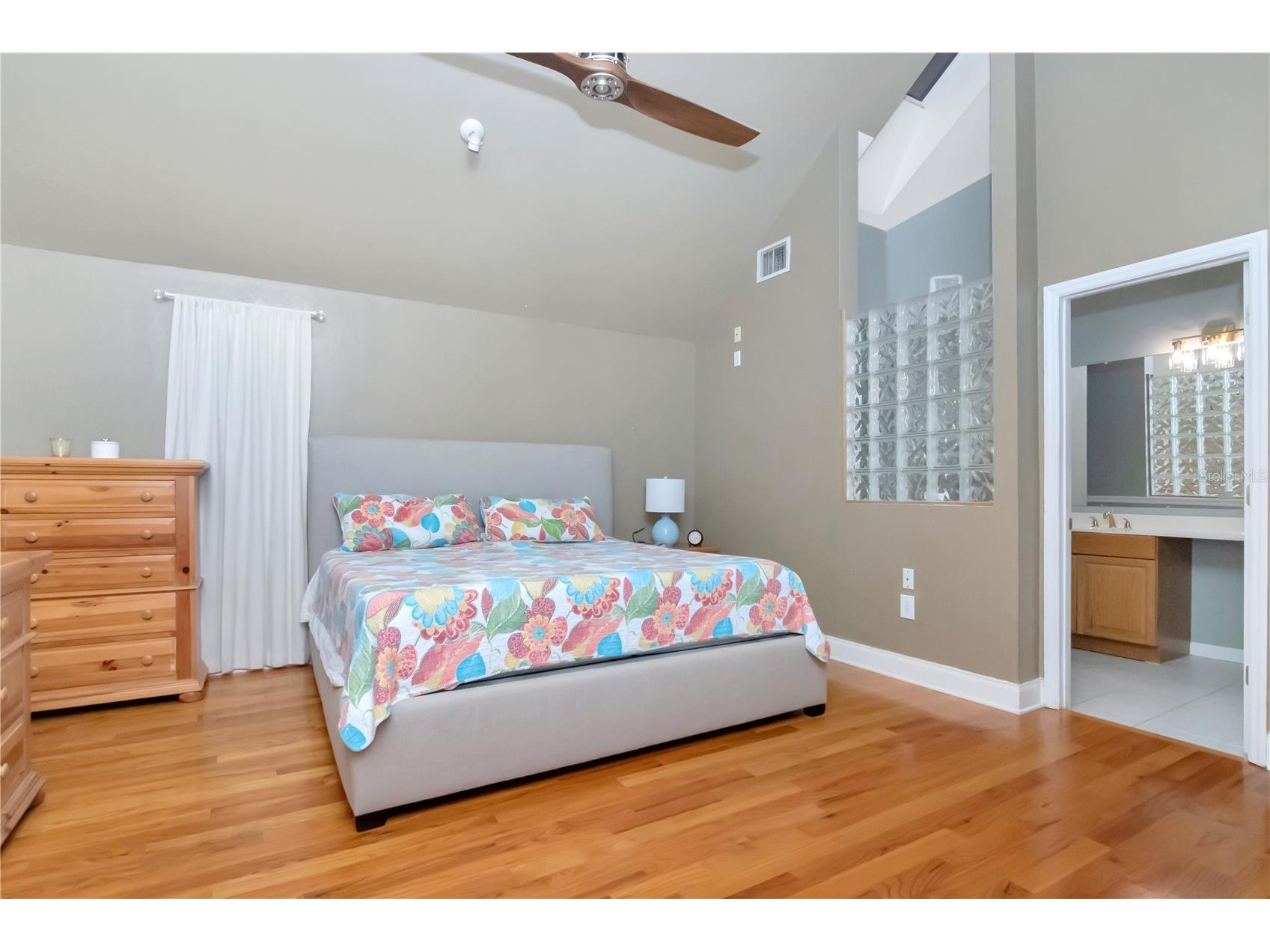 10212 Newport Circle Tampa FL 33612 TB8481786 image24