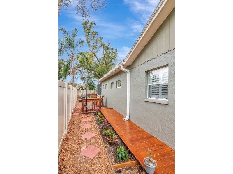 10212 Newport Circle Tampa FL 33612 TB8481786 image27