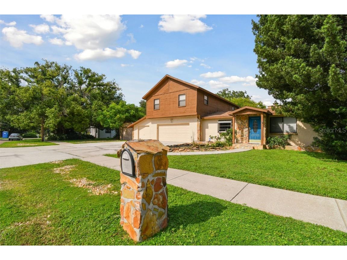 10213 Newport Circle Tampa FL 33612 TB8307483 image1