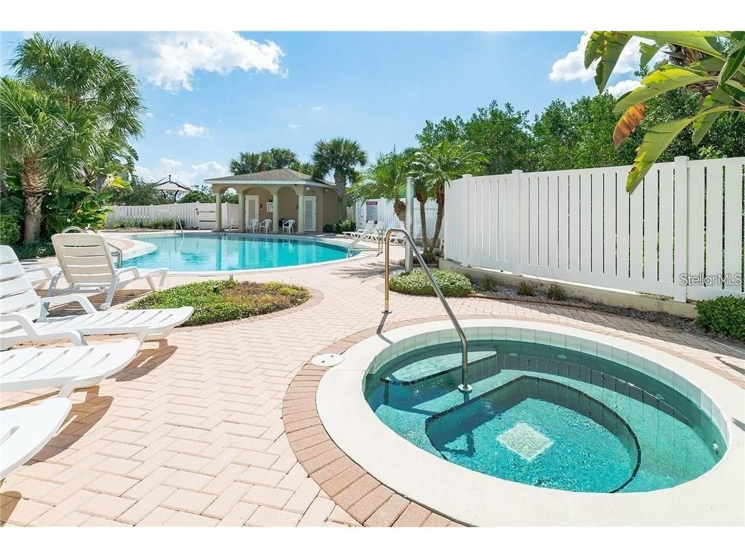 10217 Dolce Vista Drive NE Saint Petersburg FL 33702 TB8485382 image3