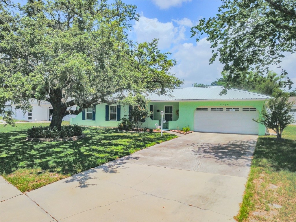 1022 Greenbriar Drive Brandon FL 33511 TB8389522 image1