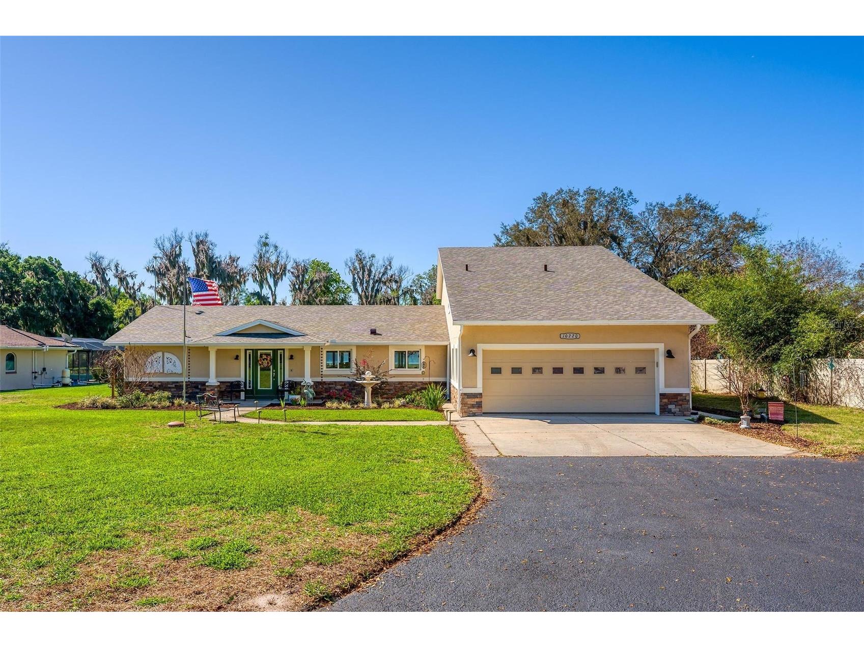 10220 Bumblebee Lane Leesburg FL 34788 - LAKE HARRIS O6391392 image1