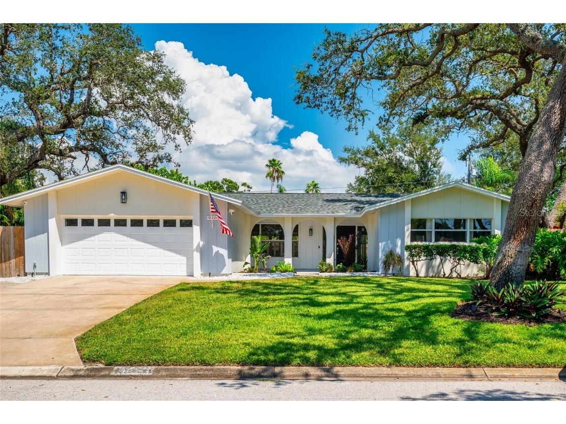 10221 Bay Hills Drive Largo FL 33774 TB8422957 image1