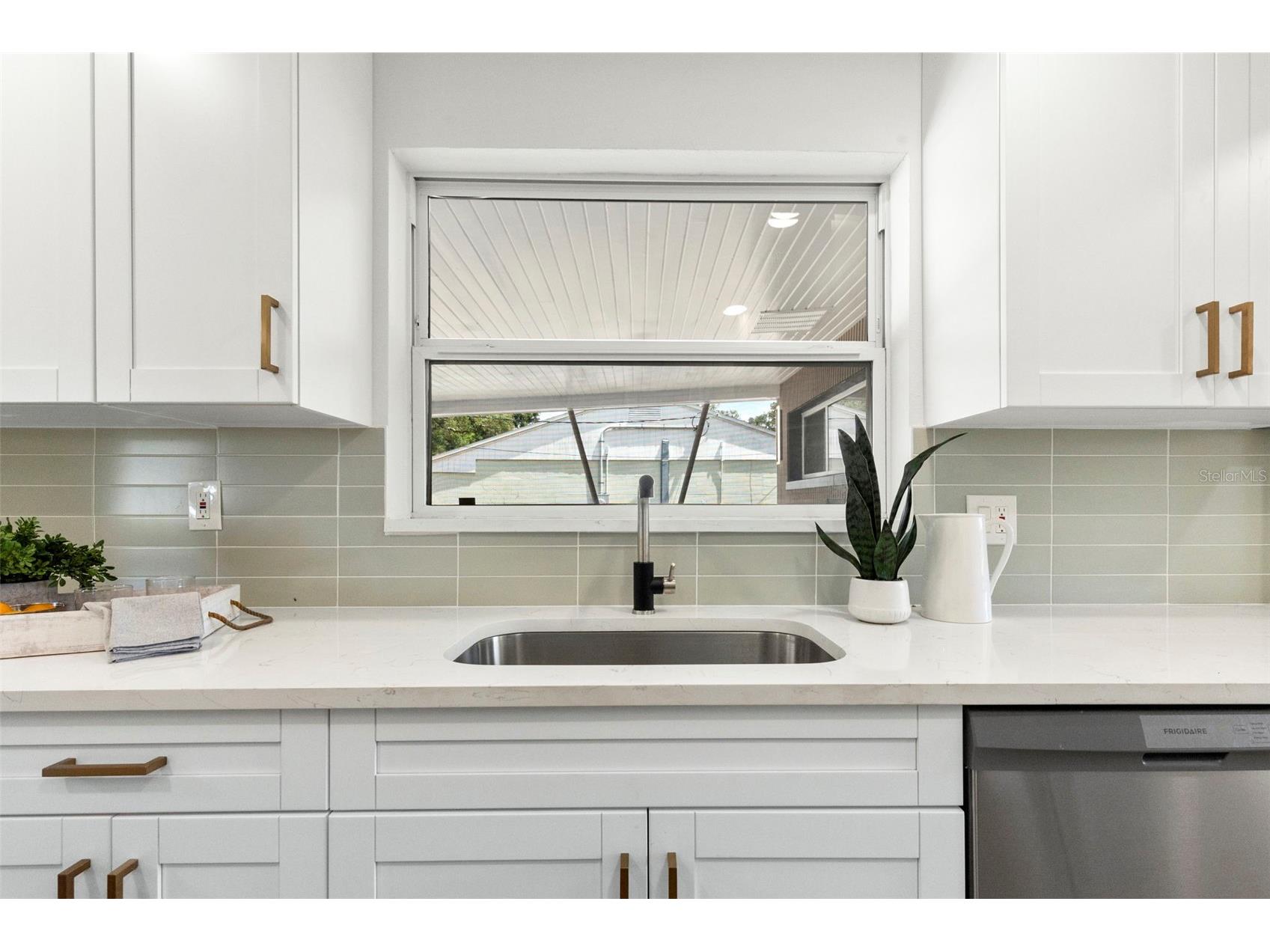 10221 N Fleetwood Drive Tampa FL 33612 TB8510927 image17