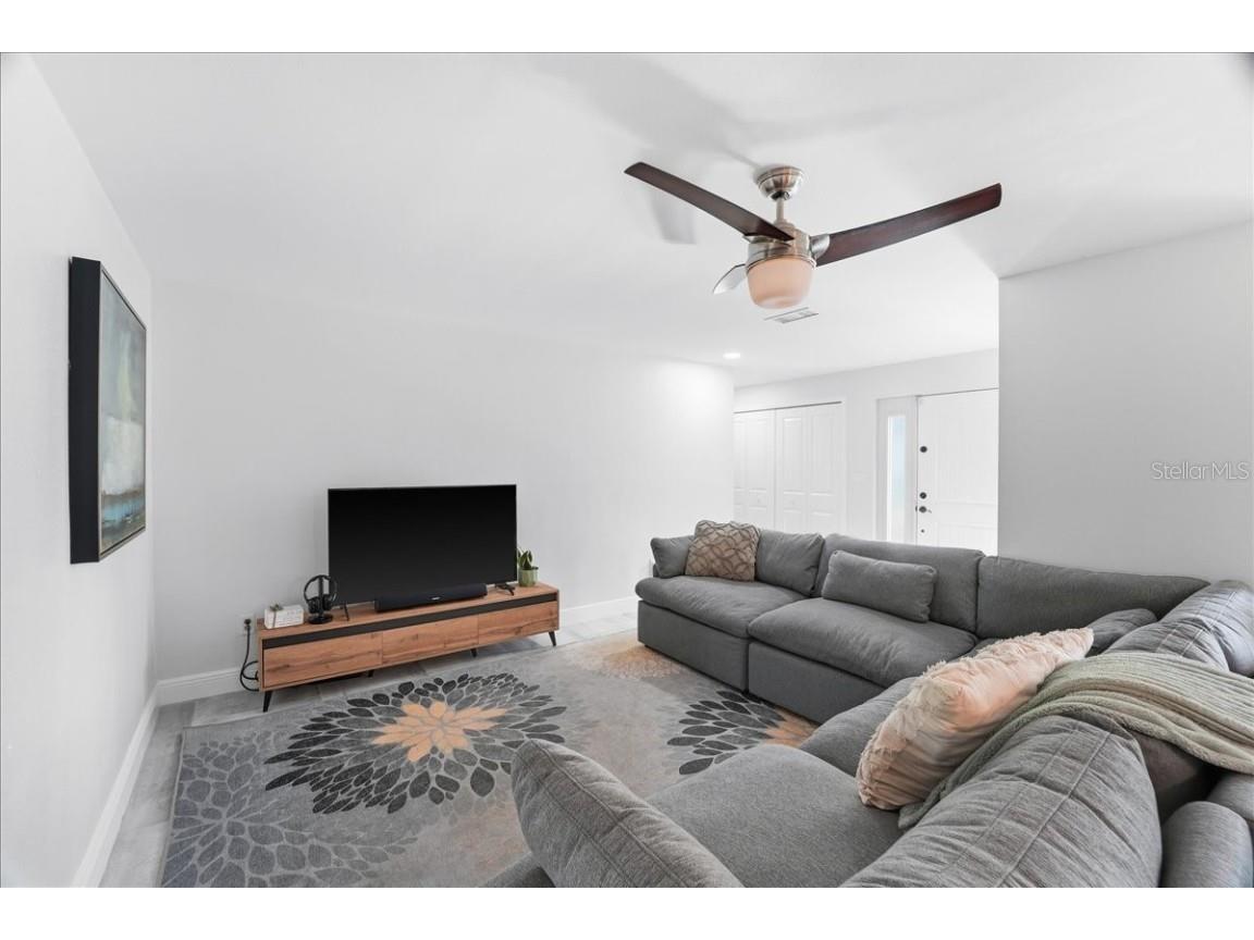 1023 El Valle Avenue Fort Myers FL 33919 A4674485 image10