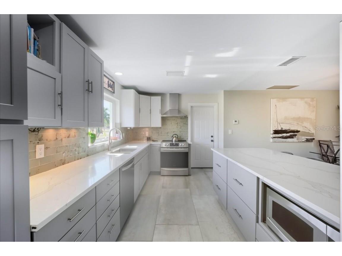 1023 El Valle Avenue Fort Myers FL 33919 A4674485 image15