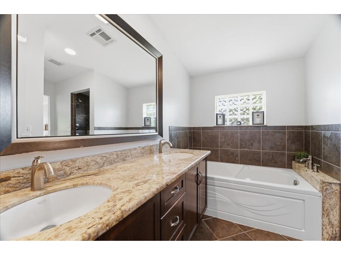 1023 El Valle Avenue Fort Myers FL 33919 A4674485 image24