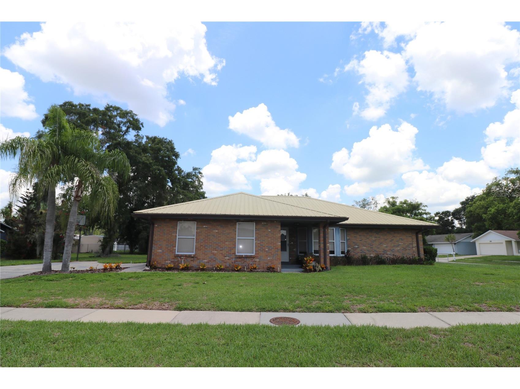 1023 Redbud Circle Plant City FL 33563 TB8527235 image1