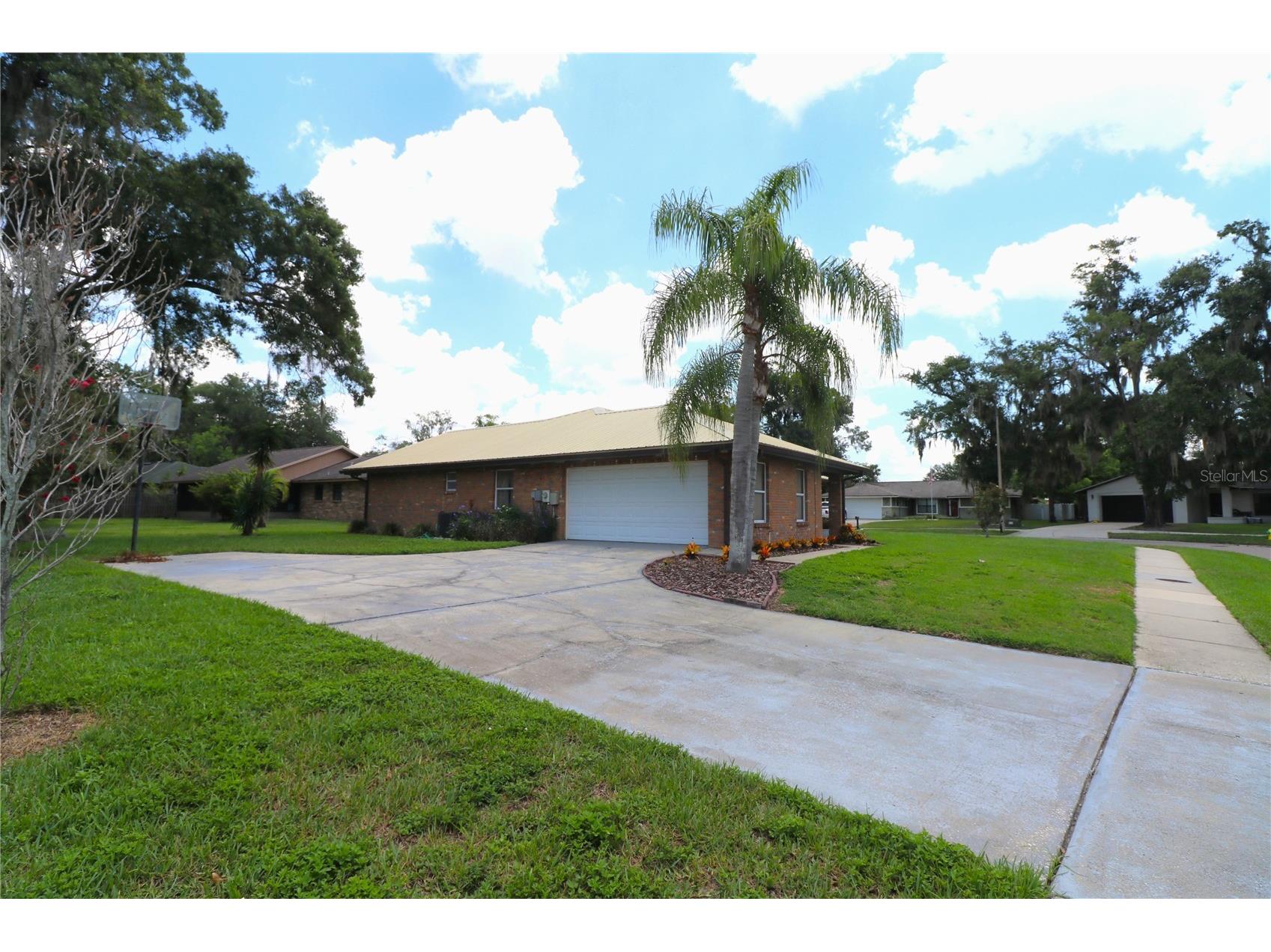 1023 Redbud Circle Plant City FL 33563 TB8527235 image2