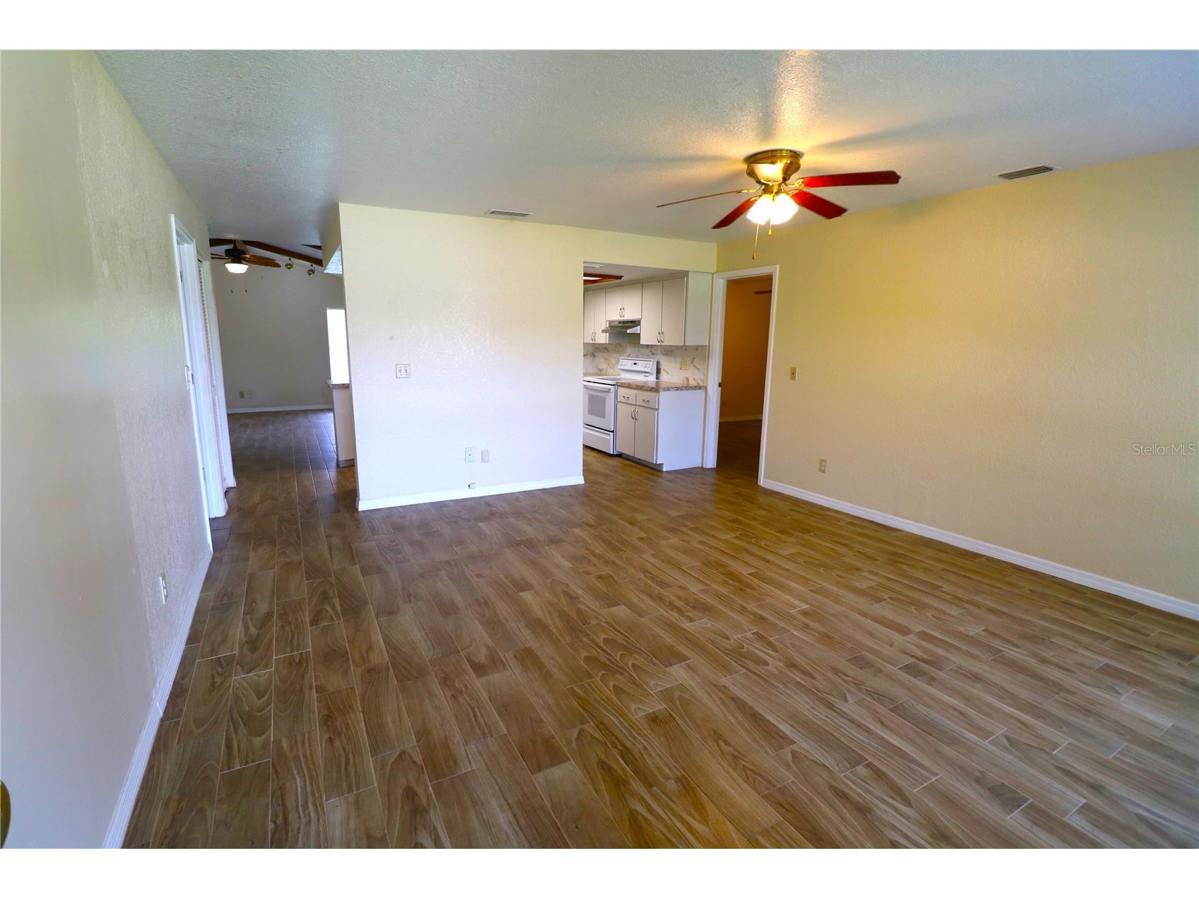 1023 Redbud Circle Plant City FL 33563 TB8527235 image3