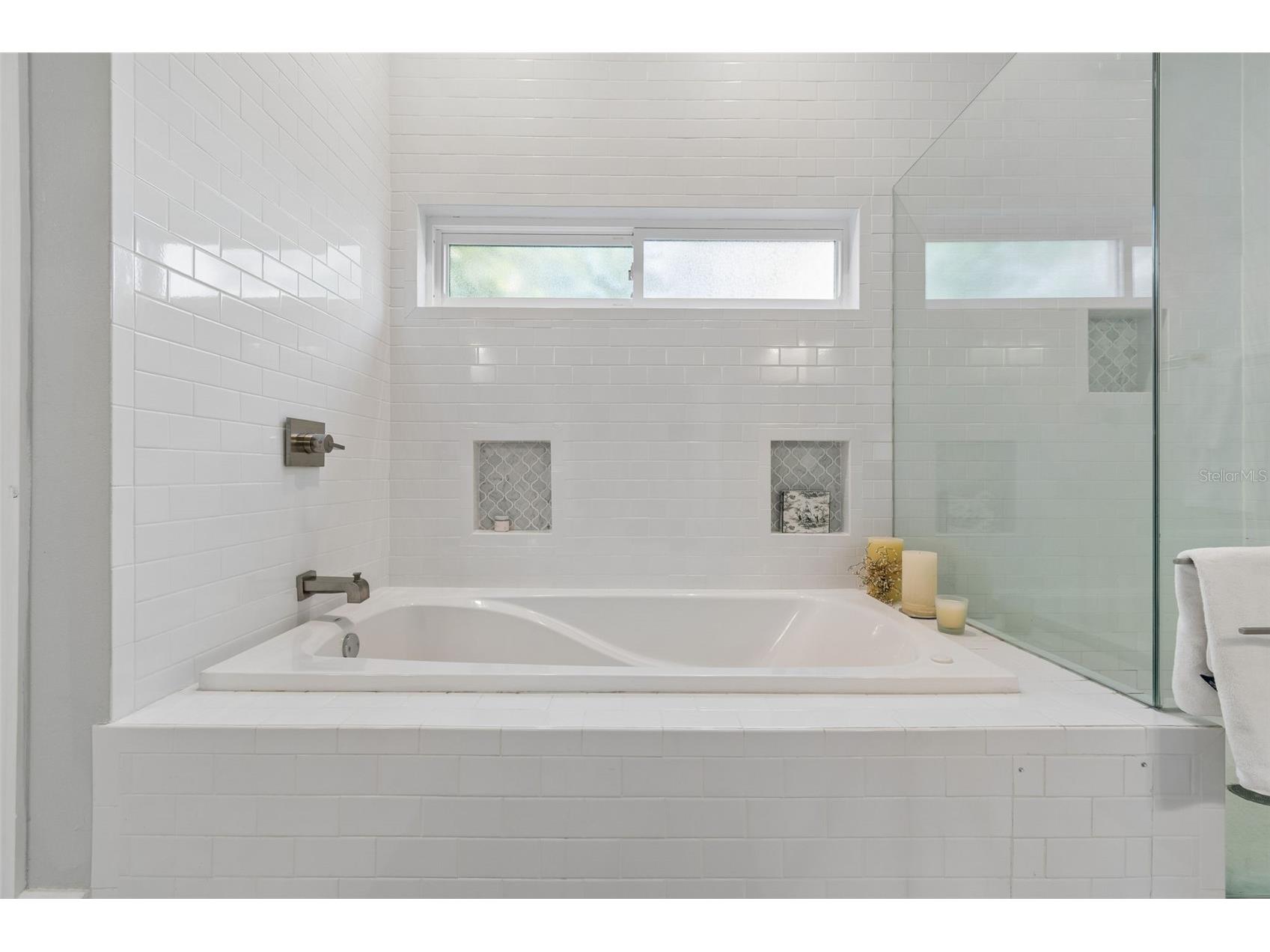 1024 16th Avenue N Saint Petersburg FL 33704 TB8487002 image24