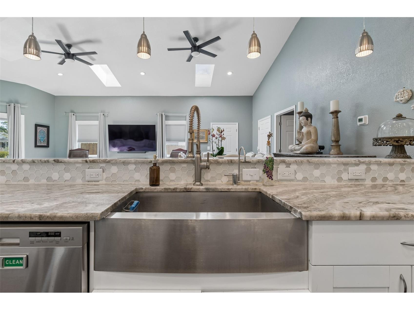 1024 16th Avenue N Saint Petersburg FL 33704 TB8487002 image9